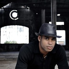 ... lädt Roberto Fonseca den Singer/Songwriter ...