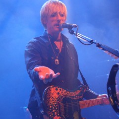 Crispian Mills shakert.