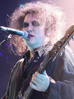 Schuh-Plattler: Neuer The Cure-Song "A Fragile Thing"